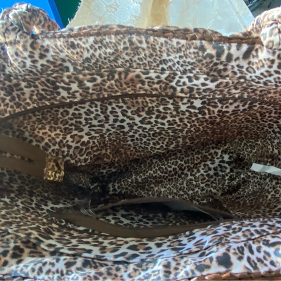 Tote Bag this Spacious Bag is Brown and Tan can Carry
 A Lot - Picture 3 of 4